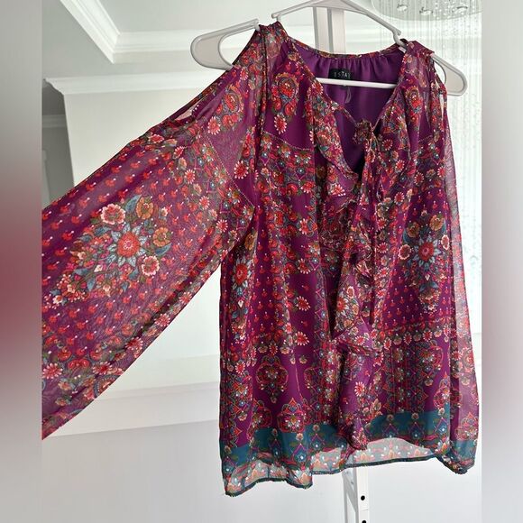 1.State Printed cold shoulder top - Picture 1 of 5